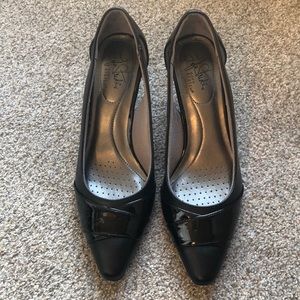 Life Stride patent pump heels